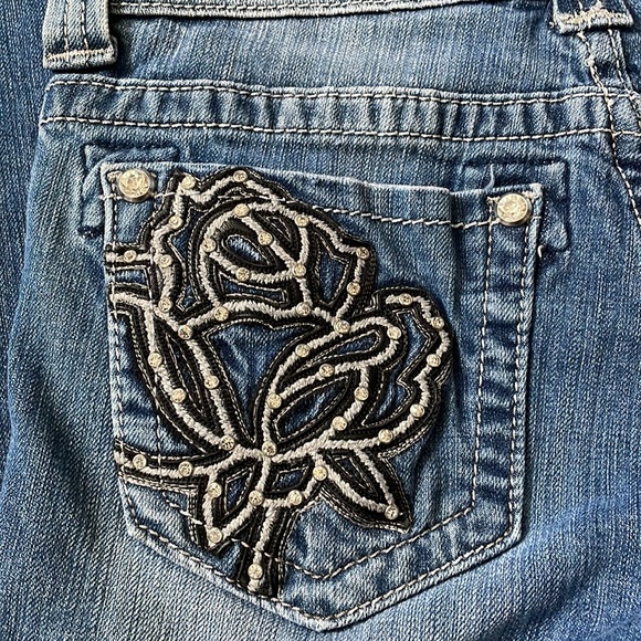 Miss Me Sz 28 Denim Boot Cut Jean Rose Pocket - Picture 2 of 16